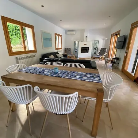 5 Bedroom With Pool Puerto Pollenca Majorca Вилла
